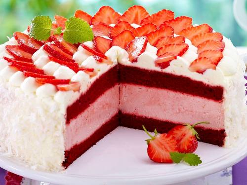 Red Velvet Ice Cream Cake - CachCake
